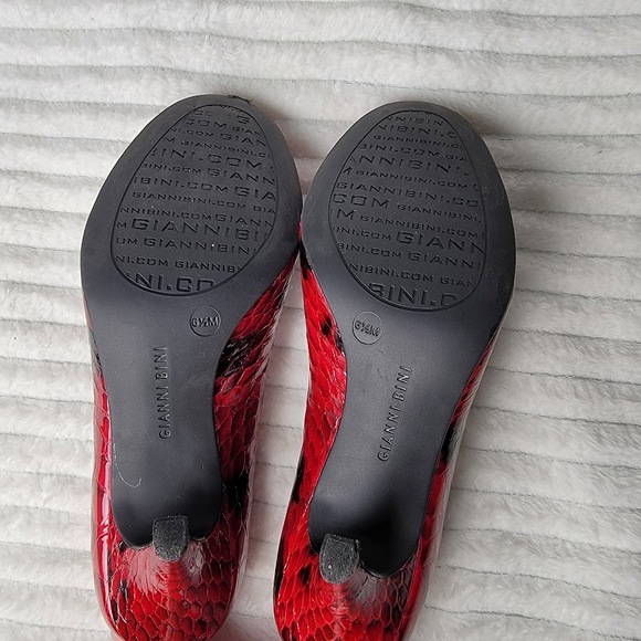 Gianni Bini Red Snakeskin Embossed Pumps Heels Size 6.5M Classic Round Toe Shoes - Picture 4 of 6